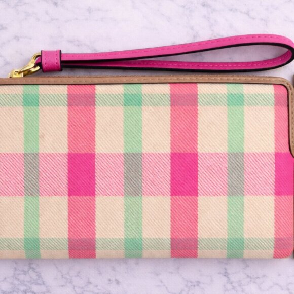 🌸 NWT Coach Vibrant Pink & Green Checkered Wristlet